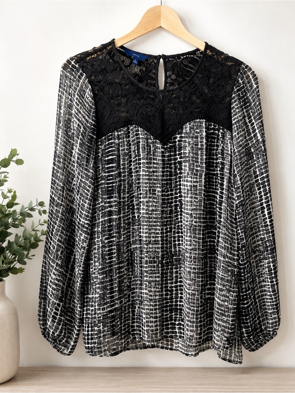 Black White Lace Sheer Yoke Flowy Long Sleeve Blouse Small